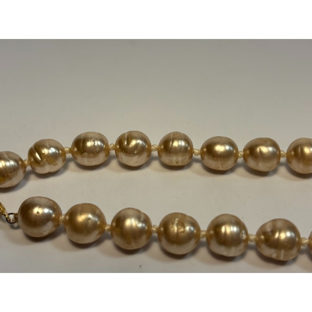 Pearl Necklace with Chunky Faux Pearl Beads Vintage Creamy Peach‎ - Picture 8 of 10